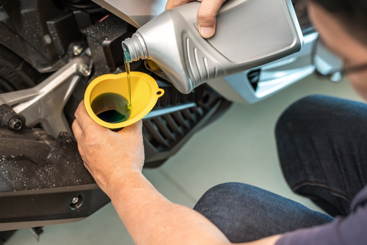 Mengapa Harus Ganti Oli Motor Rutin? Ini Penjelasannya!